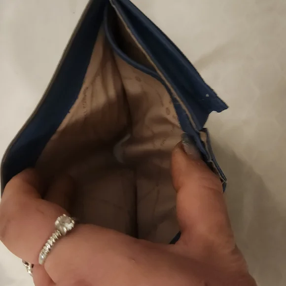 Michael Kors Susannah Ew Medium Slim Wallet - Picture 6 of 6